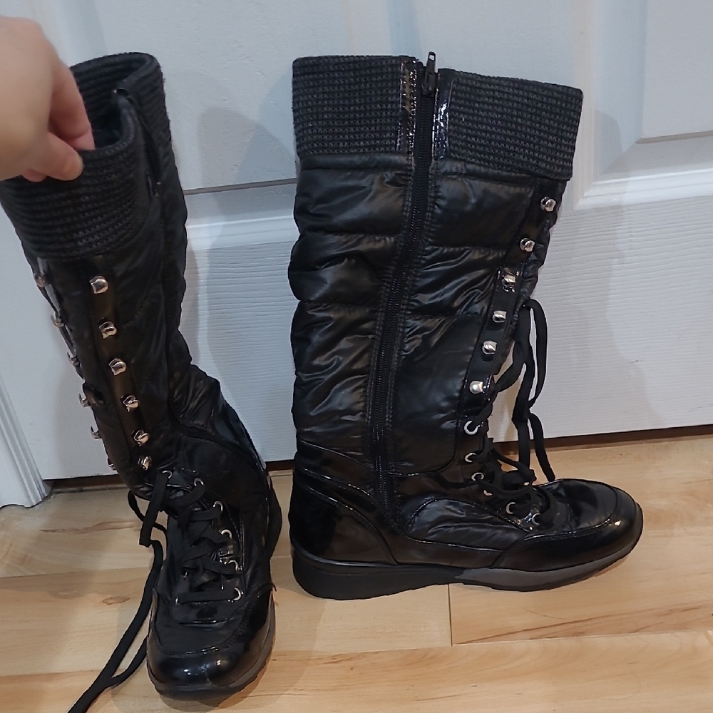 Cougar Tasty Women's Fits Like A 6 Black Winter Boots with Lace-Up Design